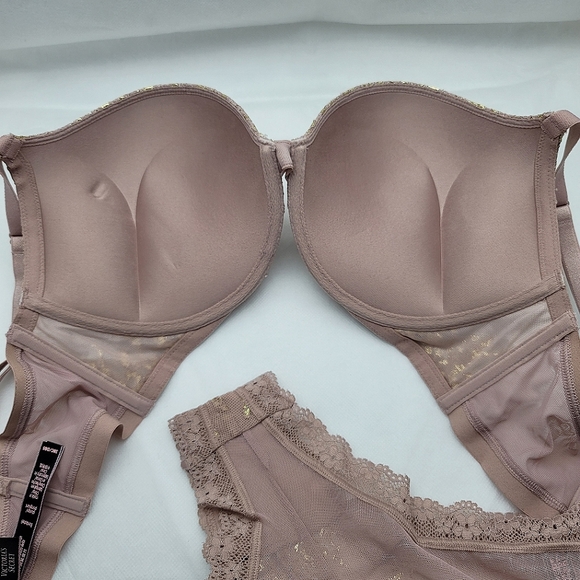 Victoria's Secret Bombshell 38C Bra & Very Sexy Cheeky Panty - Picture 4 of 10